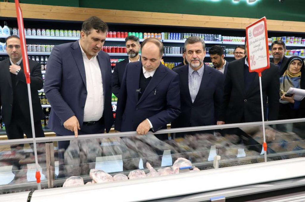 طراحی داخلی و معماری فروشگاه جاهد بازار: ترکیب زیبایی، کارایی و استانداردهای روز