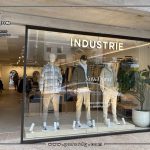 ویترین فروشگاه بزرگ